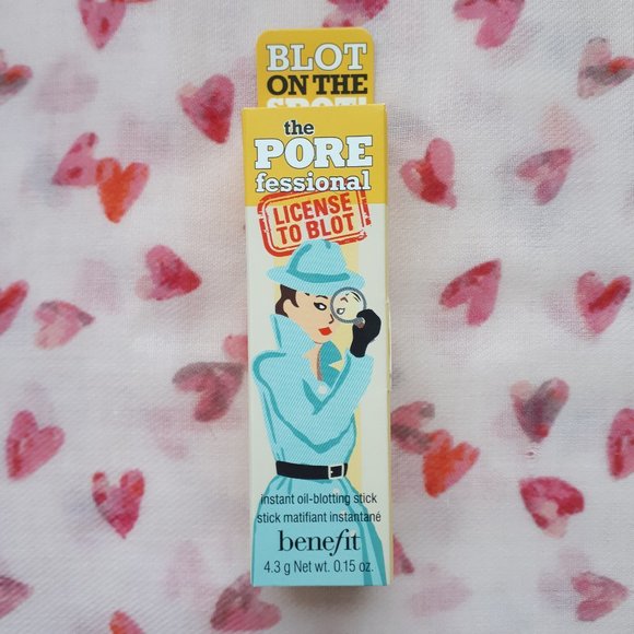 Benefit Cosmetics: License To Blot Instant Oil Blotting Stick - Picture 2 of 10
